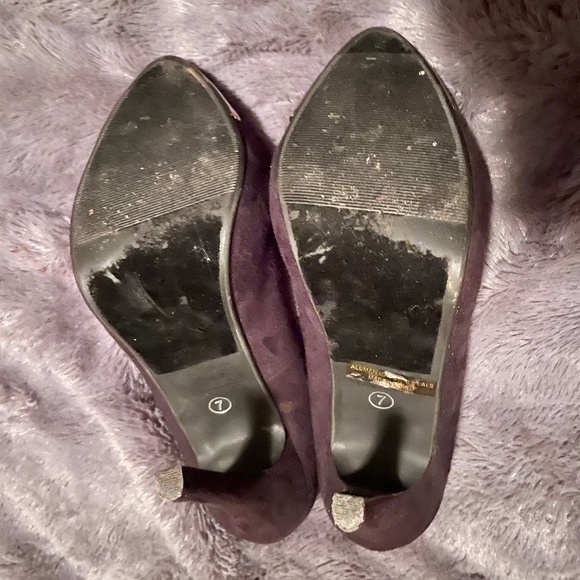 Black and Gold Heels - Picture 4 of 5